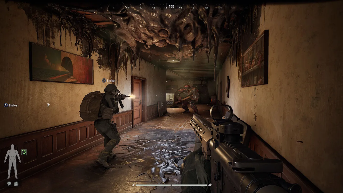 A squad fighting inside a narrow corridor in Arena Breakout Infinite